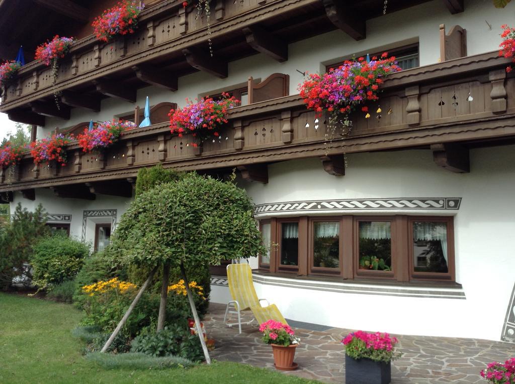 Hotel Garni Almhof ゼーフェルト・イン・チロル エクステリア 写真