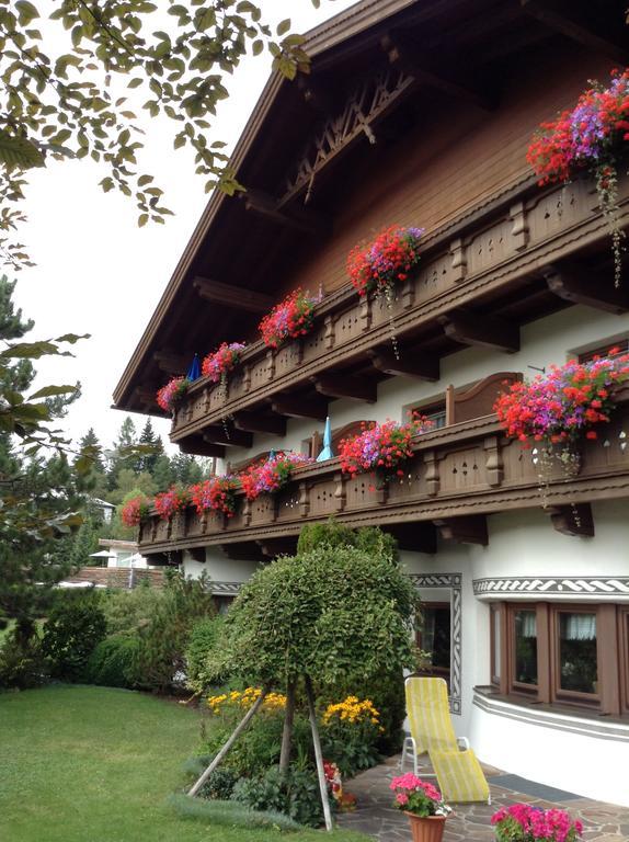 Hotel Garni Almhof ゼーフェルト・イン・チロル エクステリア 写真