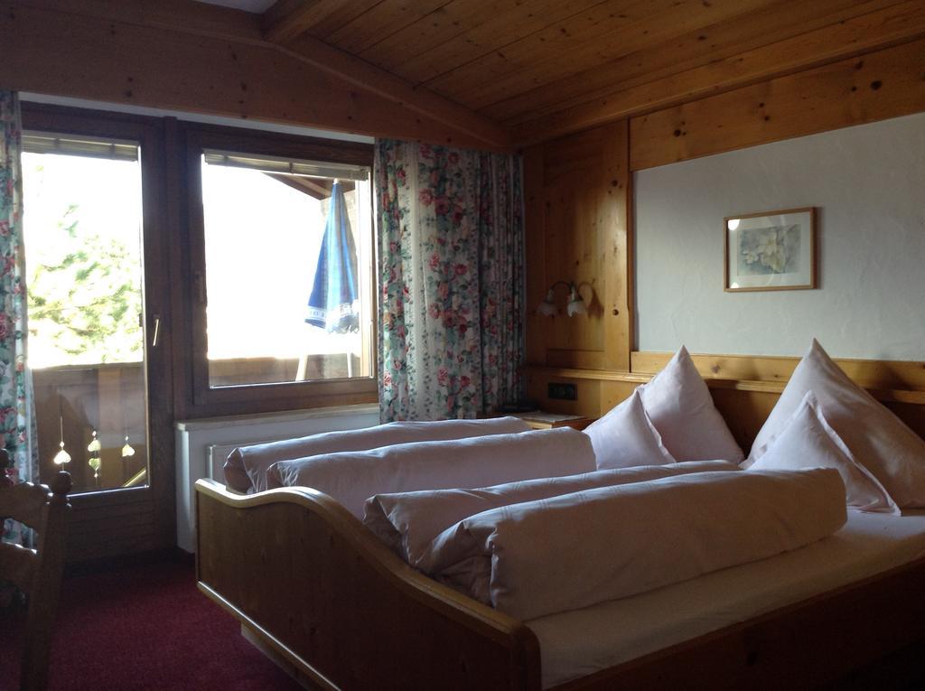 Hotel Garni Almhof ゼーフェルト・イン・チロル エクステリア 写真