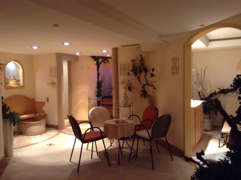 Hotel Garni Almhof ゼーフェルト・イン・チロル エクステリア 写真